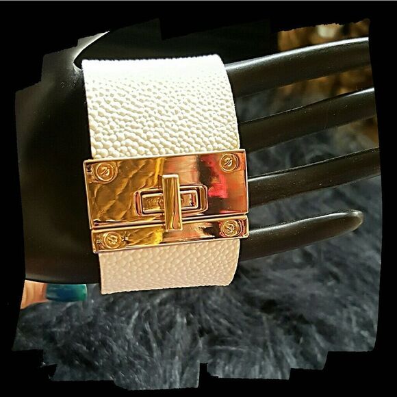 Express Jewelry - 💥💥💥WHITE PEBBLED LEATHER WRAP💥💥💥